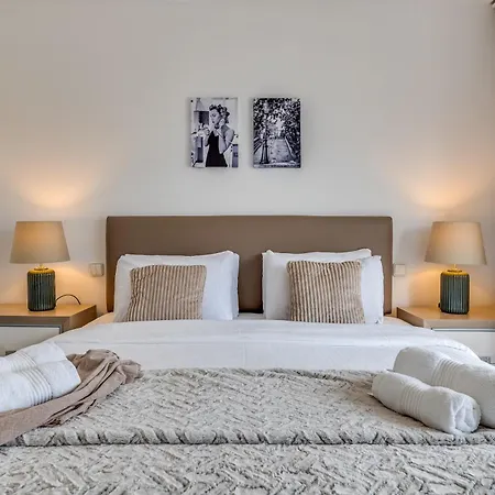 Newly Refurbished 2 Bdrm Amazing Complex W Pools 马尔韦利亚