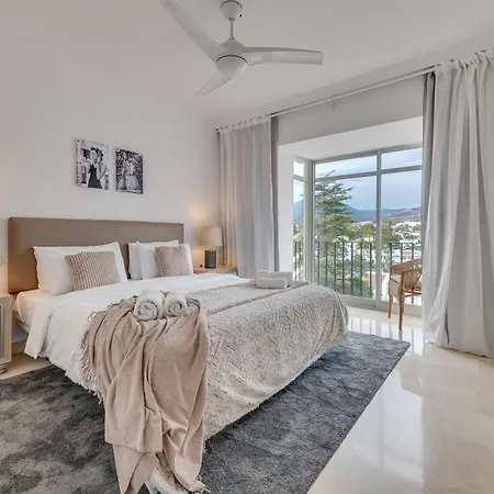 Newly Refurbished 2 Bdrm Amazing Complex W Pools * 马尔韦利亚