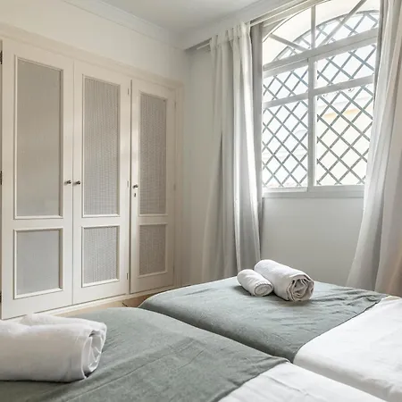 Newly Refurbished 2 Bdrm Amazing Complex W Pools * 马尔韦利亚