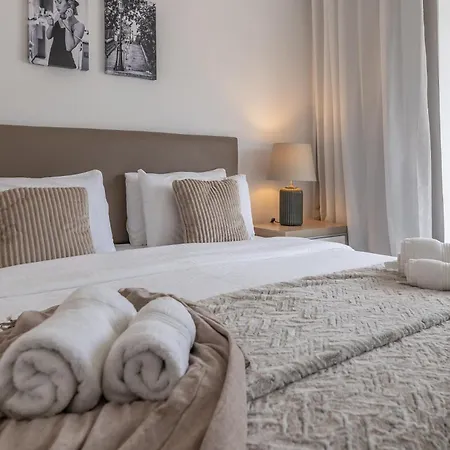 Newly Refurbished 2 Bdrm Amazing Complex W Pools