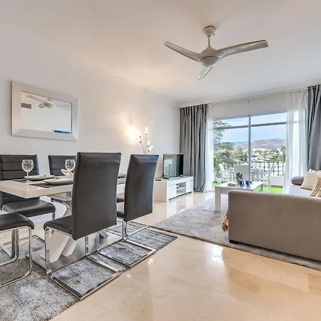 Newly Refurbished 2 Bdrm Amazing Complex W Pools Appartement *