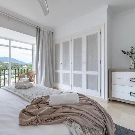 Newly Refurbished 2 Bdrm Amazing Complex W Pools Appartement *