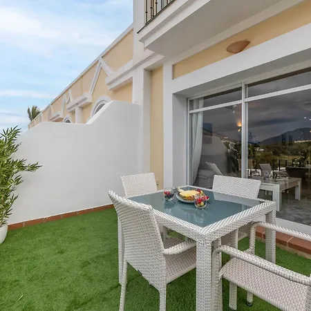 Newly Refurbished 2 Bdrm Amazing Complex W Pools Appartement