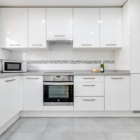 Newly Refurbished 2 Bdrm Amazing Complex W Pools * Marbella