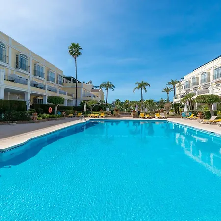Apartment Newly Refurbished 2 Bdrm Amazing Complex W Pools