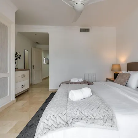 Apartment Newly Refurbished 2 Bdrm Amazing Complex W Pools Marbella