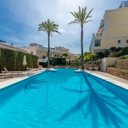 Apartment Newly Refurbished 2 Bdrm Amazing Complex W Pools *