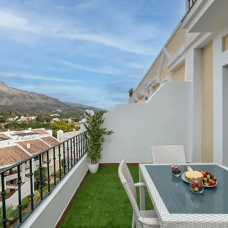 Newly Refurbished 2 Bdrm Amazing Complex W Pools *