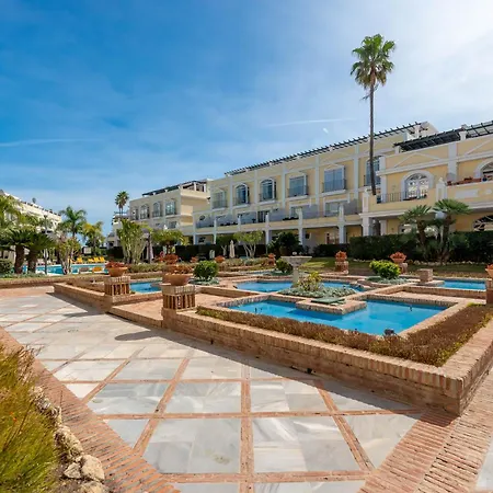 Apartment Newly Refurbished 2 Bdrm Amazing Complex W Pools *